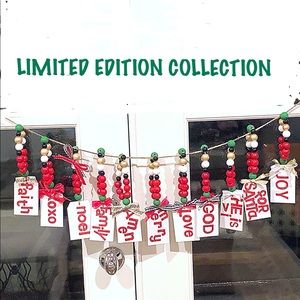 Christmas Door Plaque Sayings in Red Glitter With Wood Bead Hangers, Tier Decor